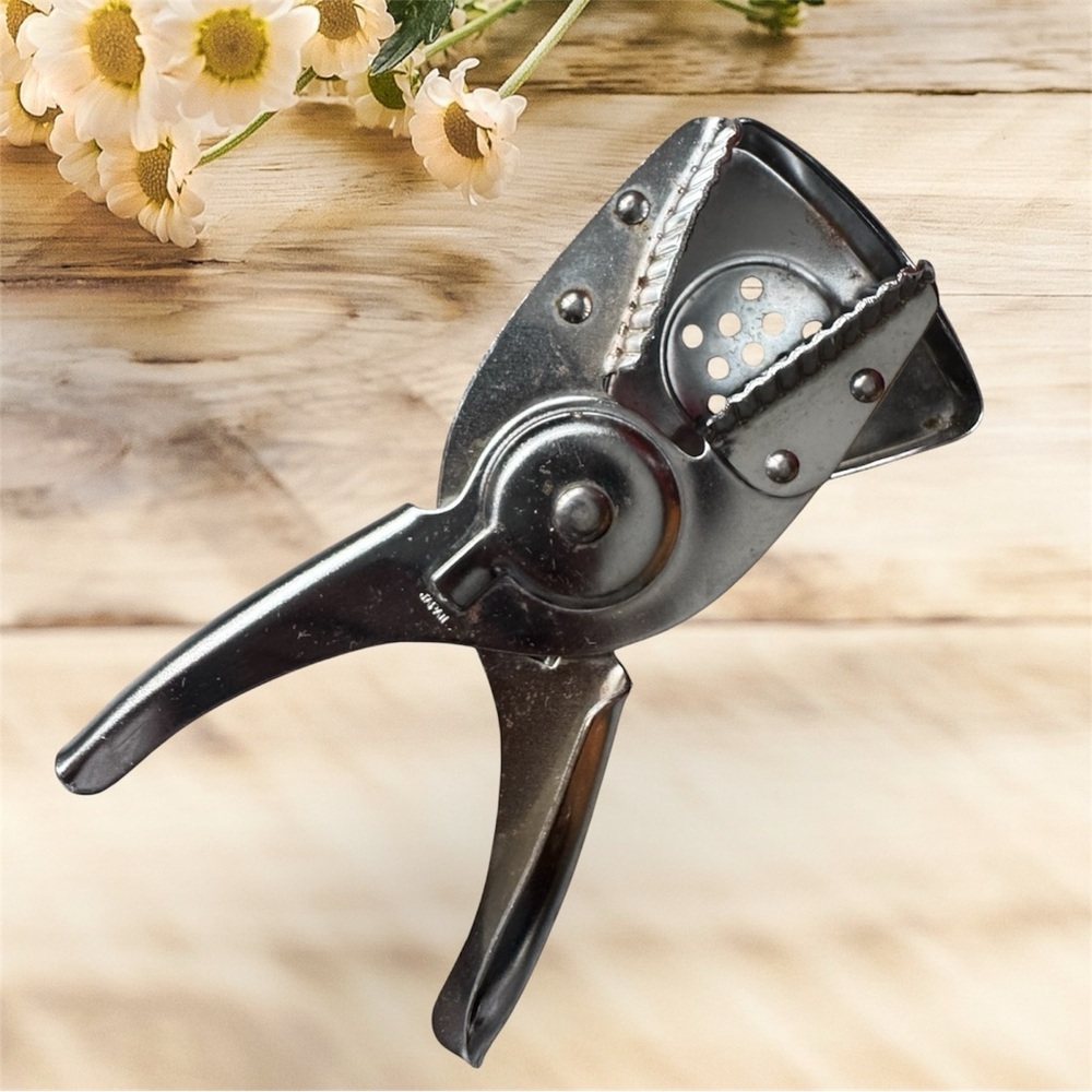 $10 Add-on | Vintage Lemon Squeezer